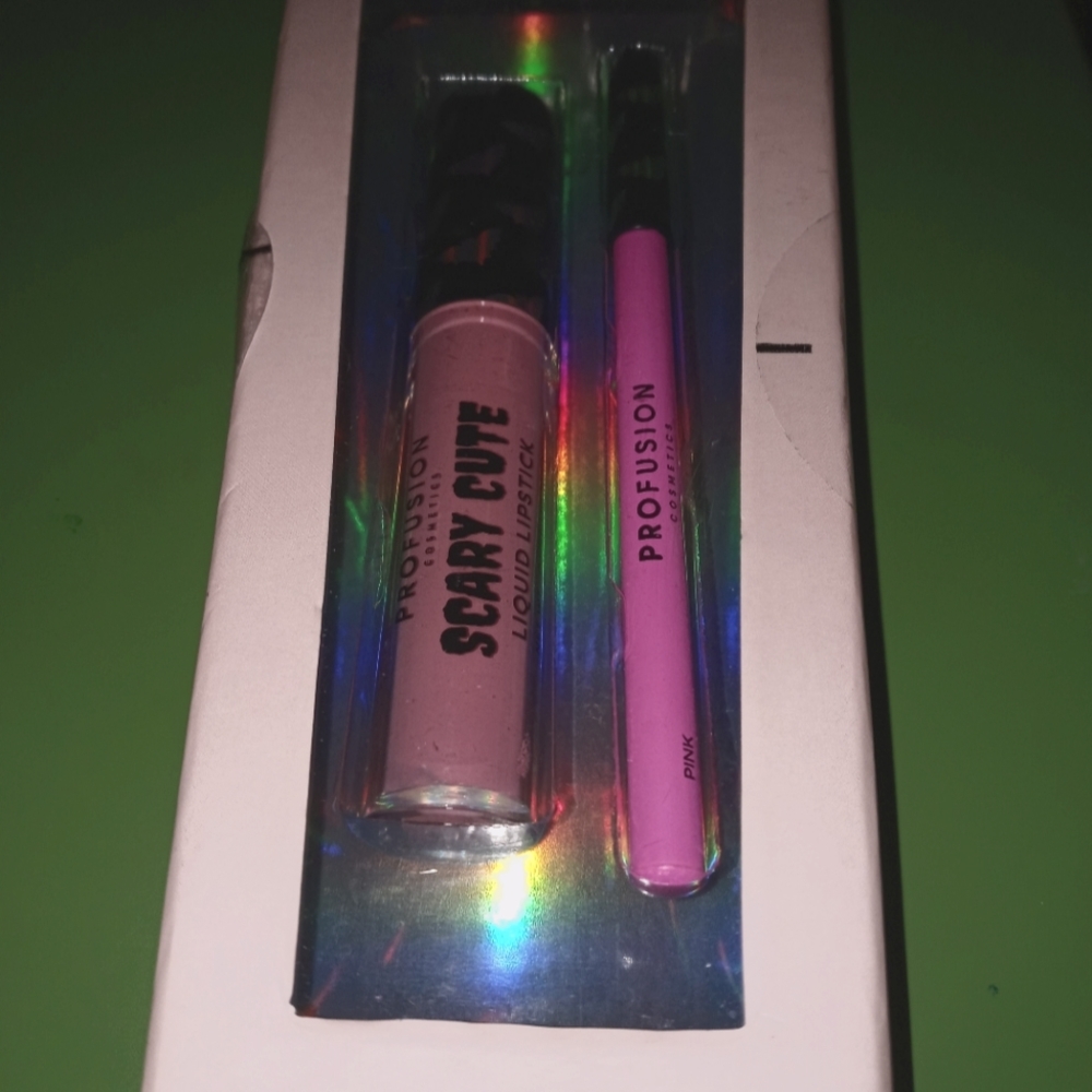 NWT* Profusion Lip gloss & Liner Scary Pink